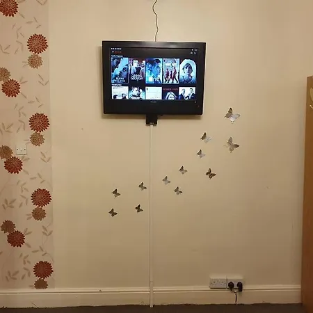 *Well Equipped Lovely & Cosy 3 Bed, Work/Leisure* + Free Parking