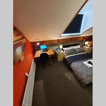 Prázdninový dům *Well Equipped Lovely & Cosy 3 Bed, Work/Leisure* + Free Parking *