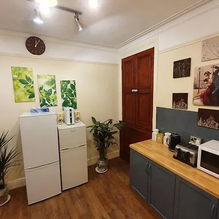 *Well Equipped Lovely & Cosy 3 Bed, Work/Leisure* + Free Parking * Λιντς