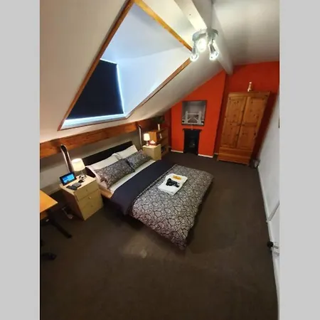 Holiday home *Well Equipped Lovely & Cosy 3 Bed, Work/Leisure* + Free Parking