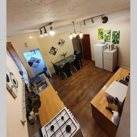 *Well Equipped Lovely & Cosy 3 Bed, Work/Leisure* + Free Parking * Leeds (West Yorkshire)