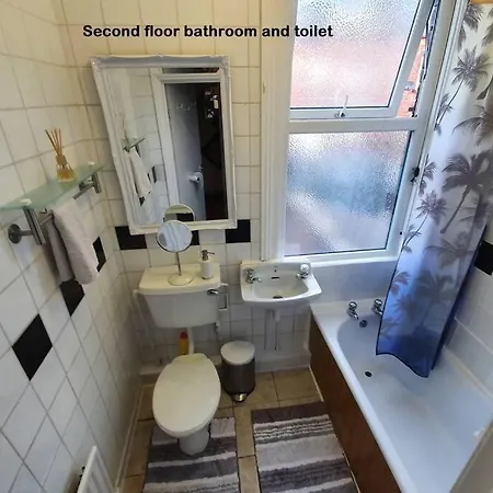 *Well Equipped Lovely & Cosy 3 Bed, Work/Leisure* + Free Parking * Leeds (West Yorkshire)
